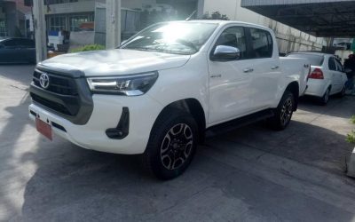 2021-Toyota-Hilux-Revo-white-image5